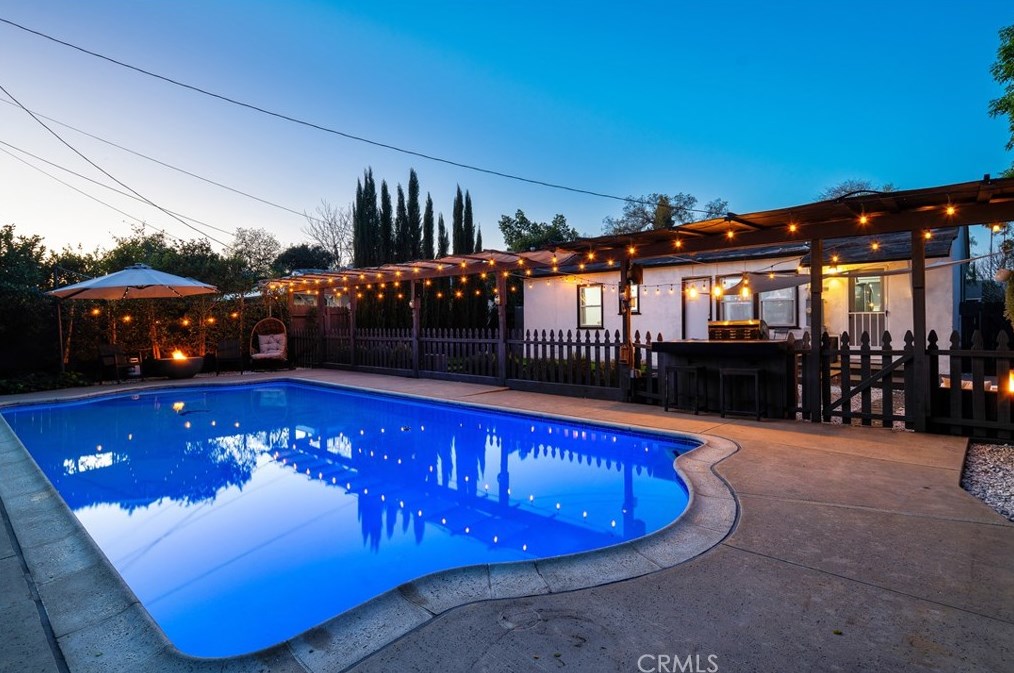 19140 Archwood St, Los Angeles CA  91335-5001 exterior