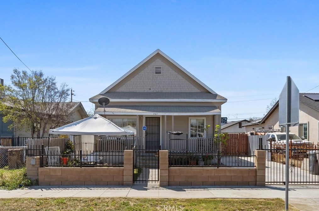 721 Eureka St, Bakersfield, CA 93305