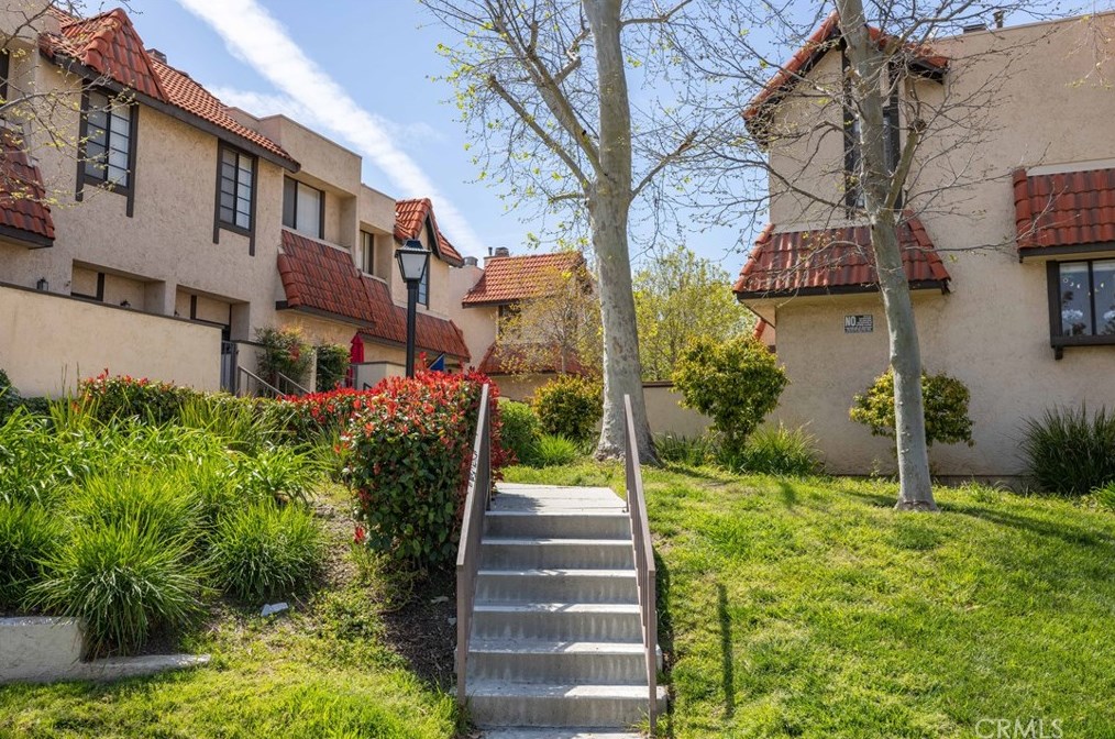 27631 Nugget Dr, Santa Clarita, CA 91387-5825