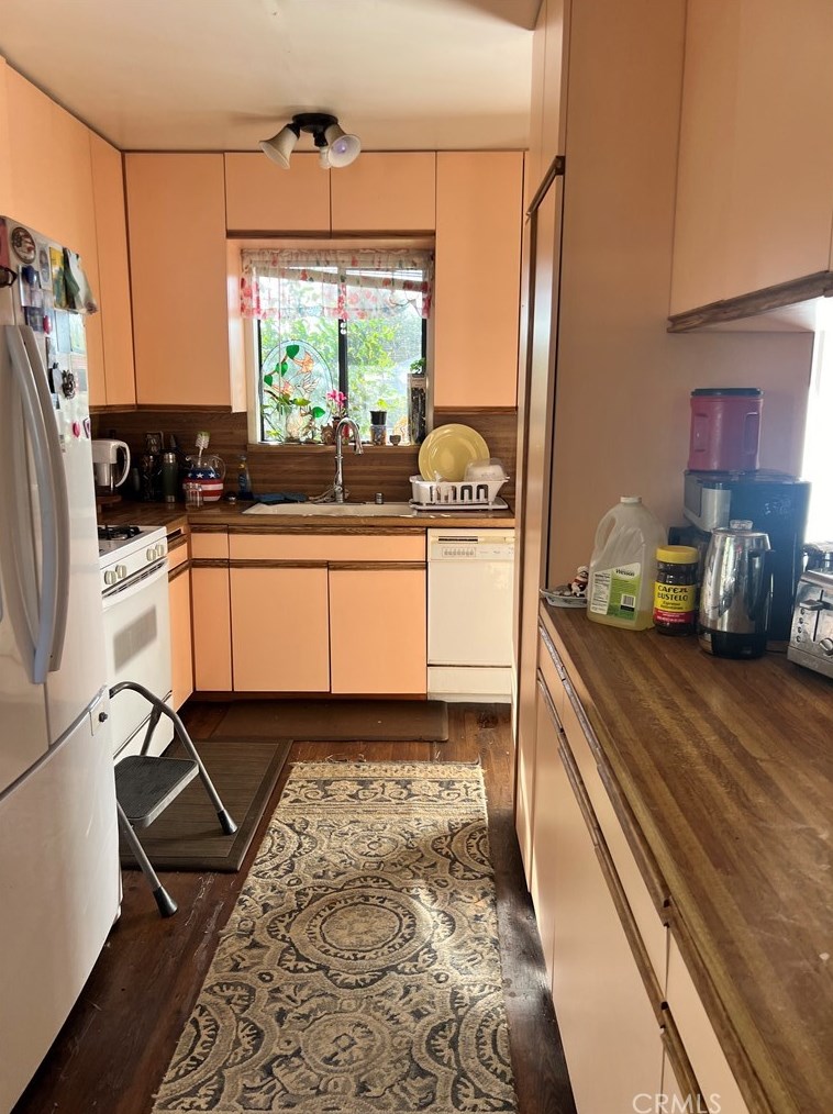 7014 Aura Ave, Los Angeles, CA 91335-3723