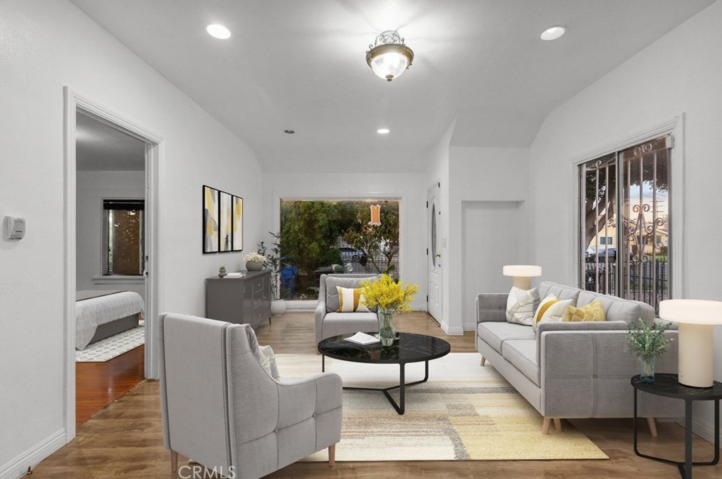 424 E 92nd St, Los Angeles, CA 90003