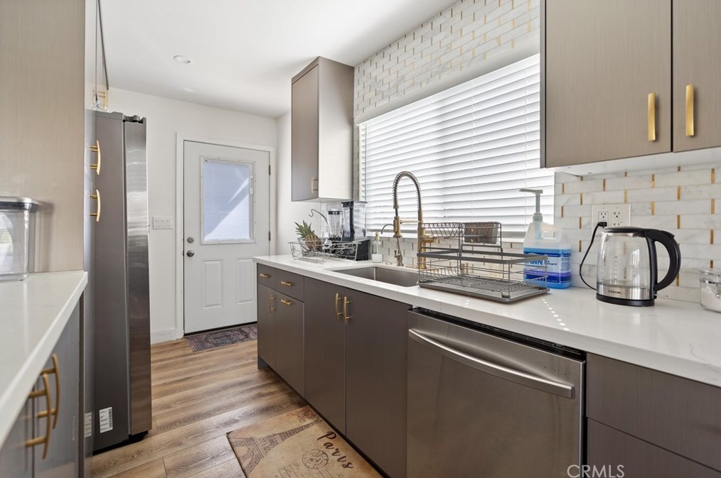 1506 111th St, Los Angeles CA  90044-1405 exterior