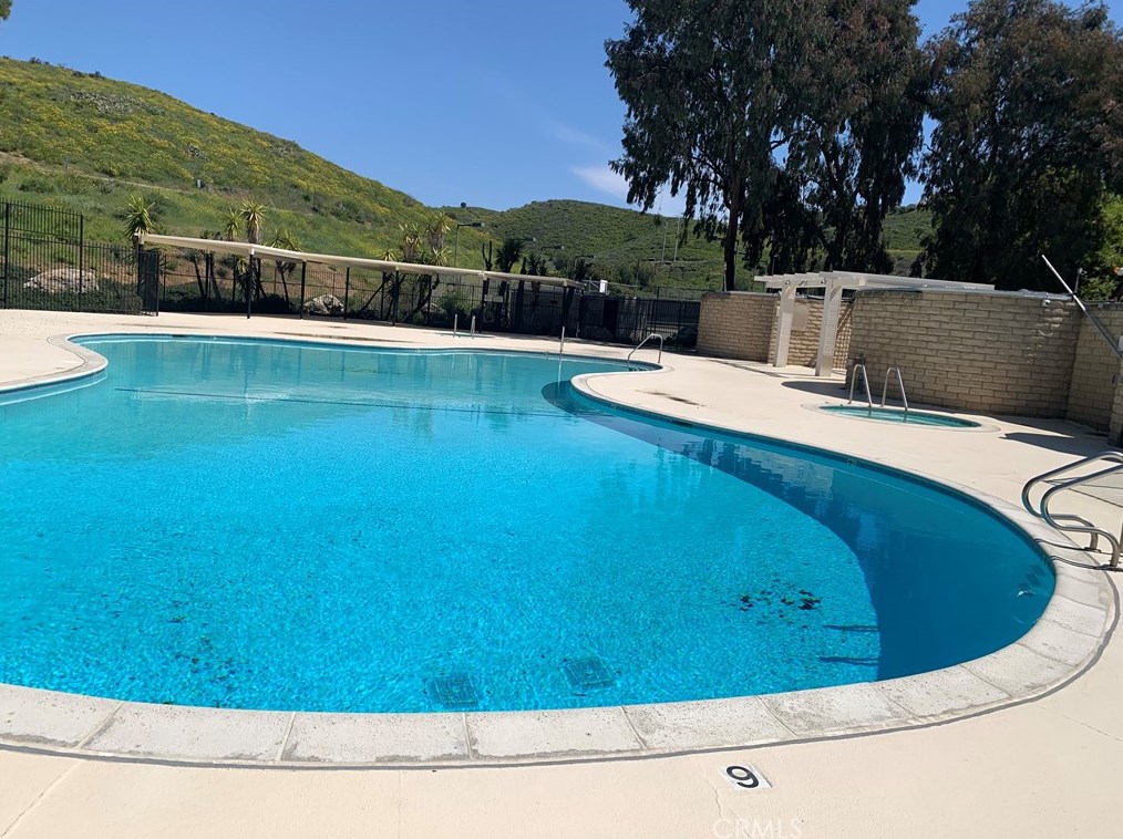 3040 Mulberry Cir, Thousand Oaks CA 91360-6323 exterior