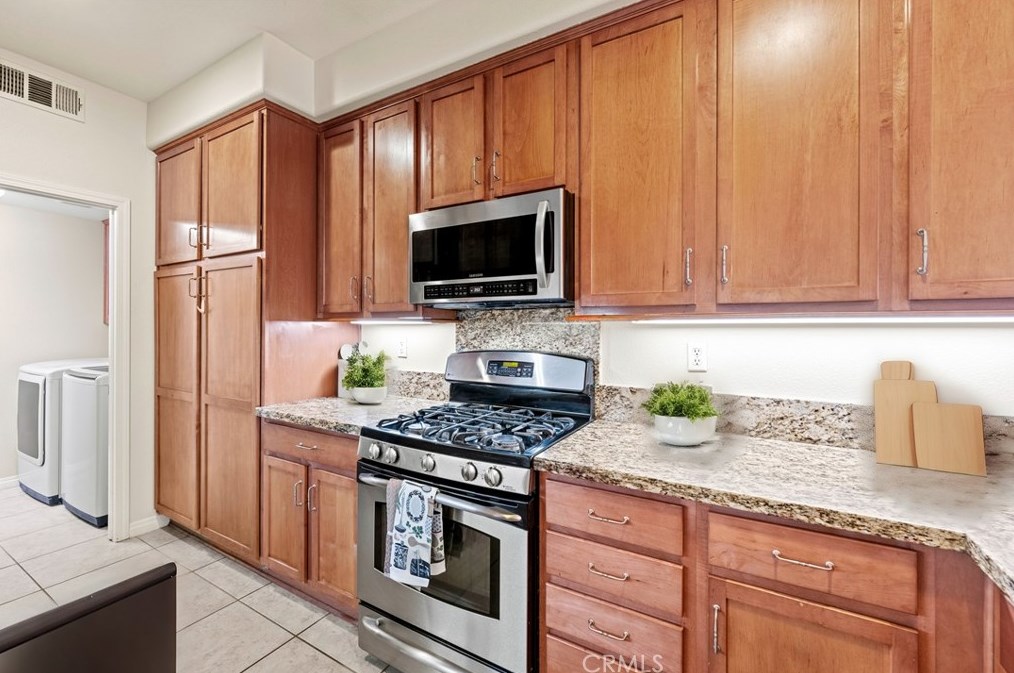 23860 Toscana Dr, Santa Clarita CA  91354-3015 exterior