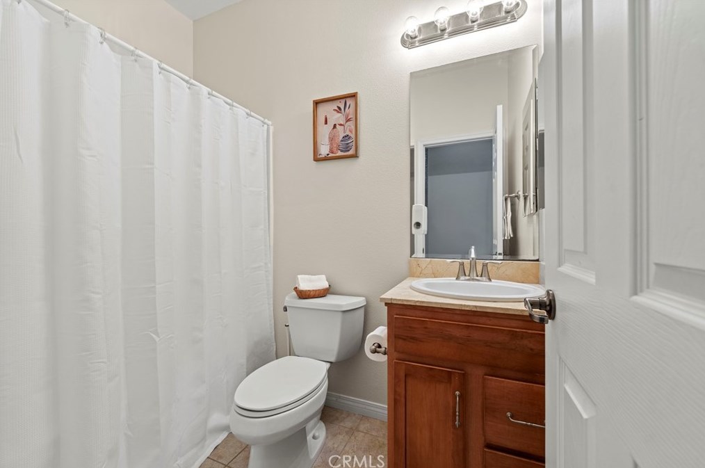 23860 Toscana Dr, Santa Clarita CA  91354-3015 exterior