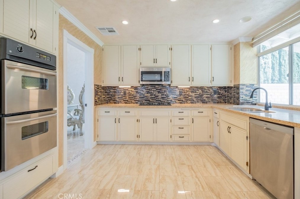 40532 Gorham Ln, Palmdale CA  93551-2526 exterior