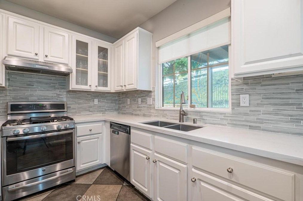 24178 Joshua Dr, Santa Clarita CA  91354-1538 exterior