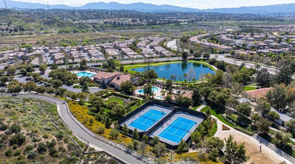 24178 Joshua Dr, Santa Clarita CA  91354-1538 exterior