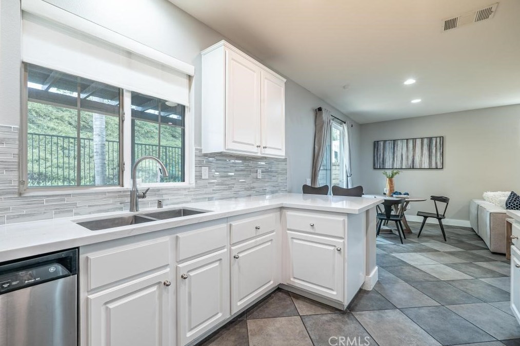 24178 Joshua Dr, Santa Clarita CA  91354-1538 exterior