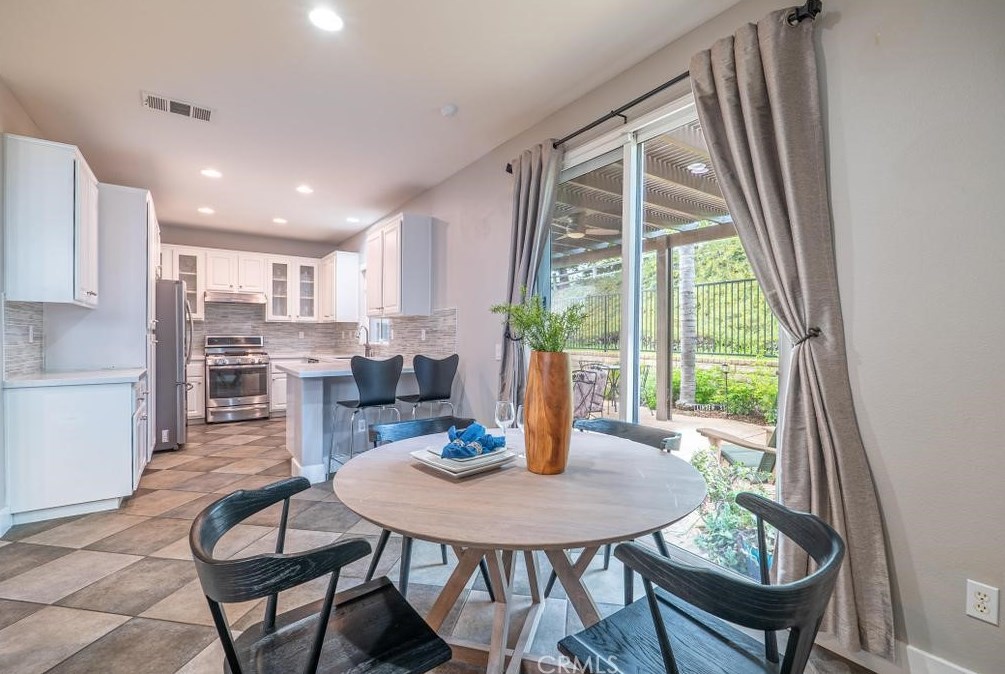 24178 Joshua Dr, Santa Clarita CA  91354-1538 exterior