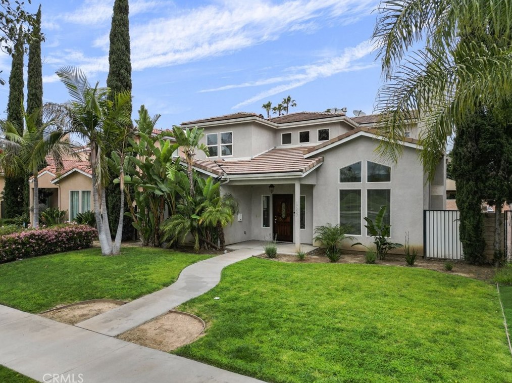 17207 Sherman Way, Van Nuys, CA 91406-3619