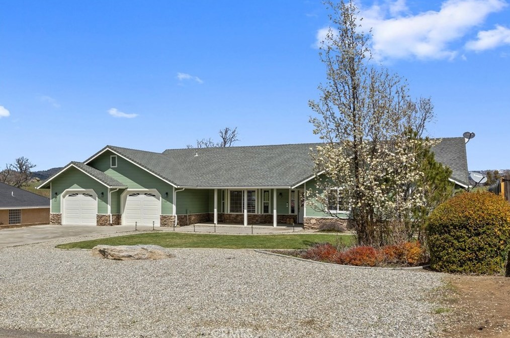 27621 Buckpasser Dr, Tehachapi, CA 93561-5362