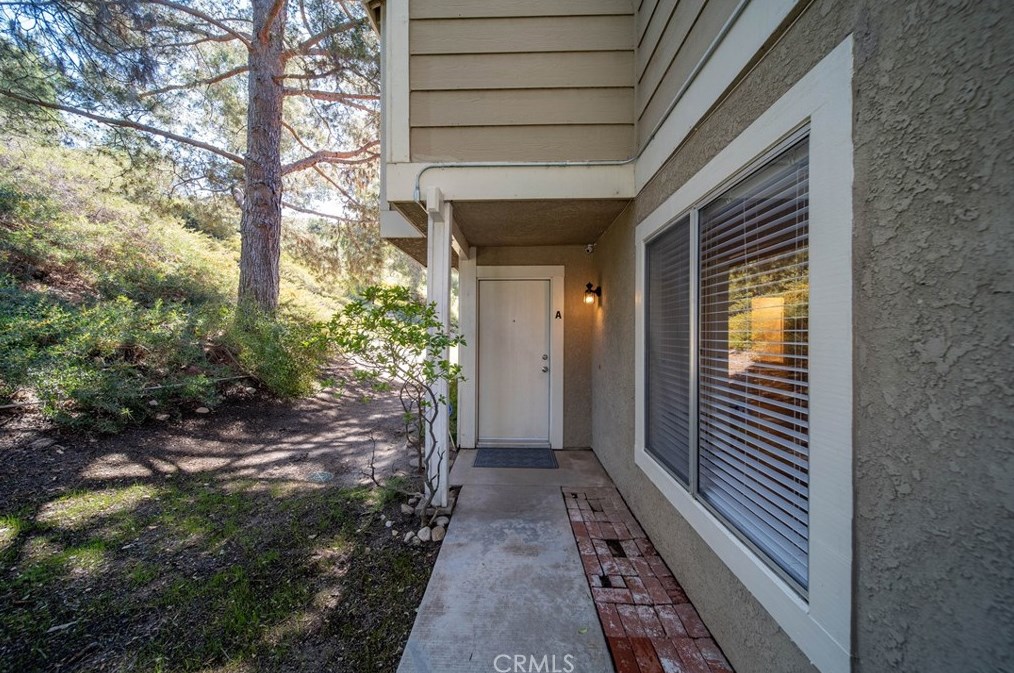 31363 The Old Rd, Santa Clarita, CA 91384-4216