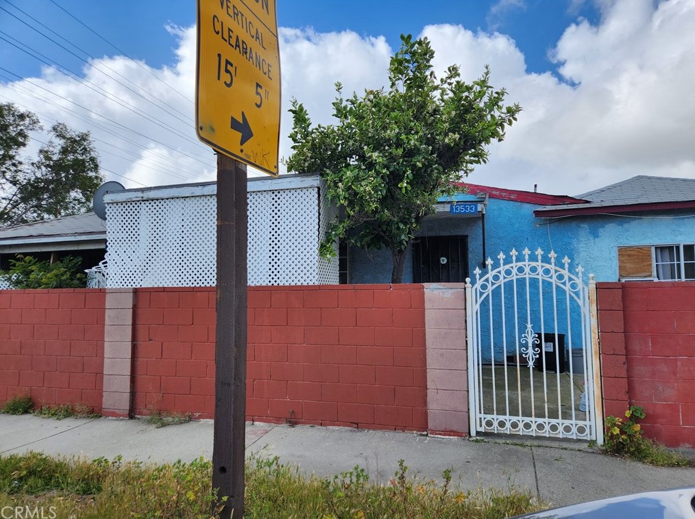 13533 Terra Bella St, Los Angeles, CA 91331-3840
