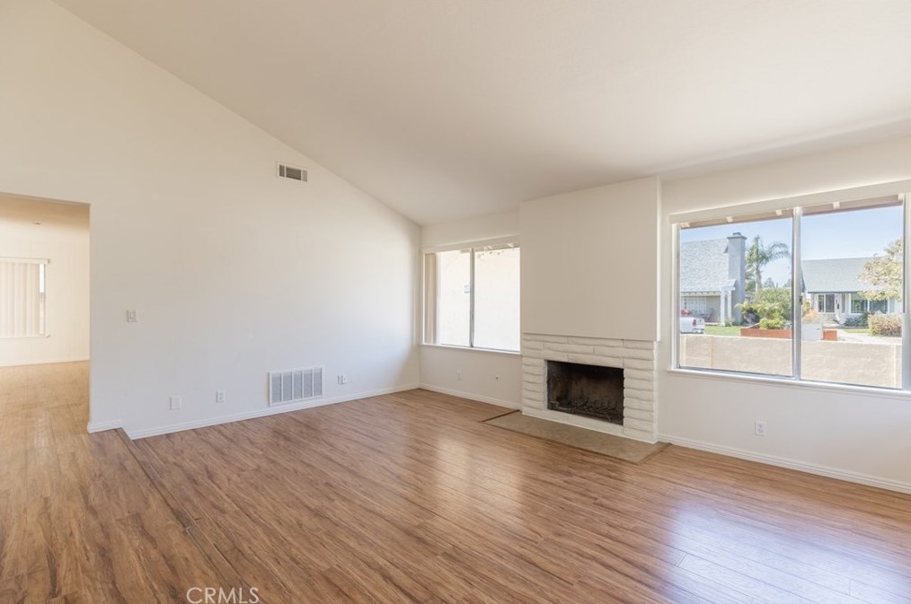 2224 Carlsbad Ct, Simi Valley, CA 93063-2712