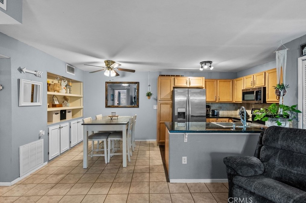 25031 Peachland Ave, Santa Clarita, CA 91321-2522
