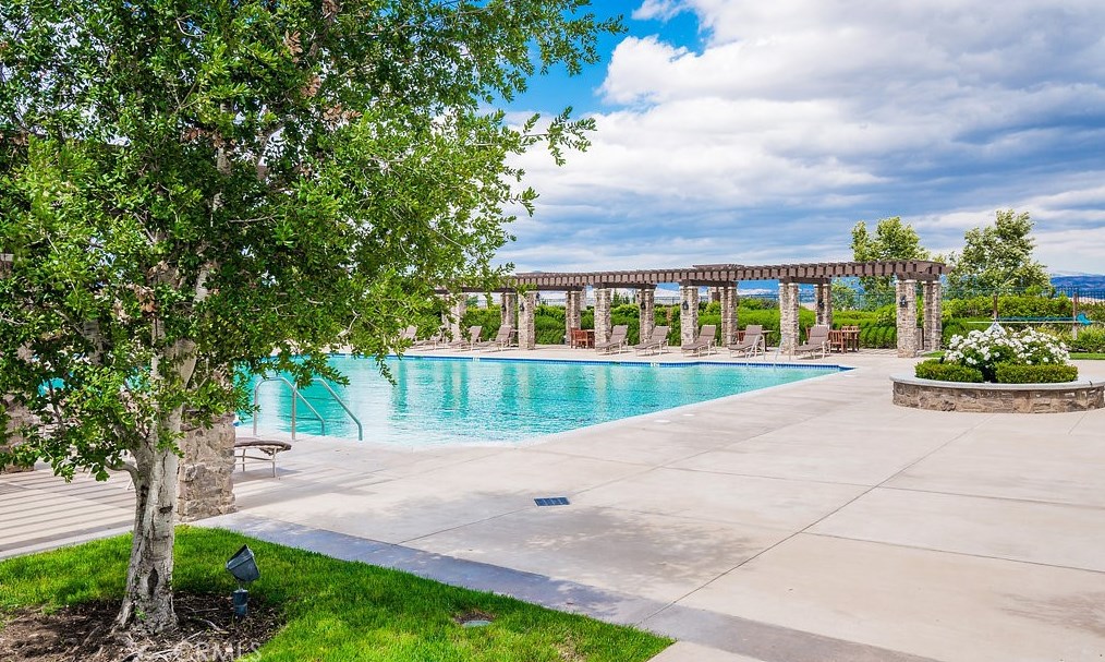 26822 Peppertree Dr, Santa Clarita CA  91381-0611 exterior