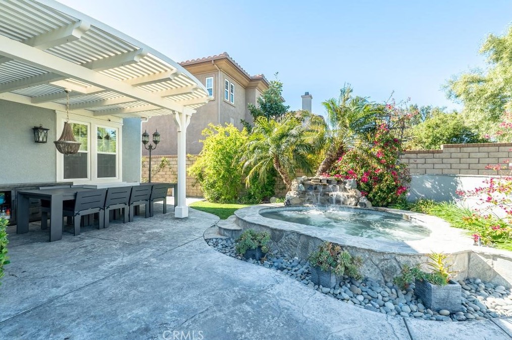 26822 Peppertree Dr, Santa Clarita CA  91381-0611 exterior