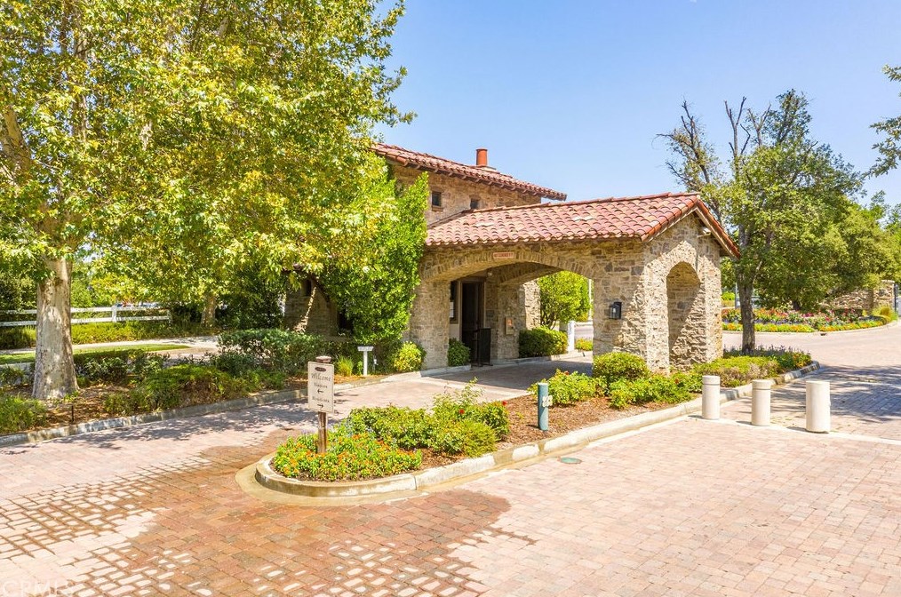 26822 Peppertree Dr, Santa Clarita CA  91381-0611 exterior