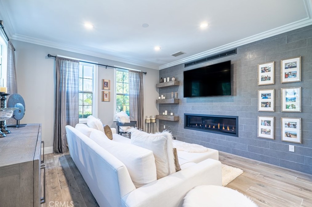 26822 Peppertree Dr, Santa Clarita CA  91381-0611 exterior