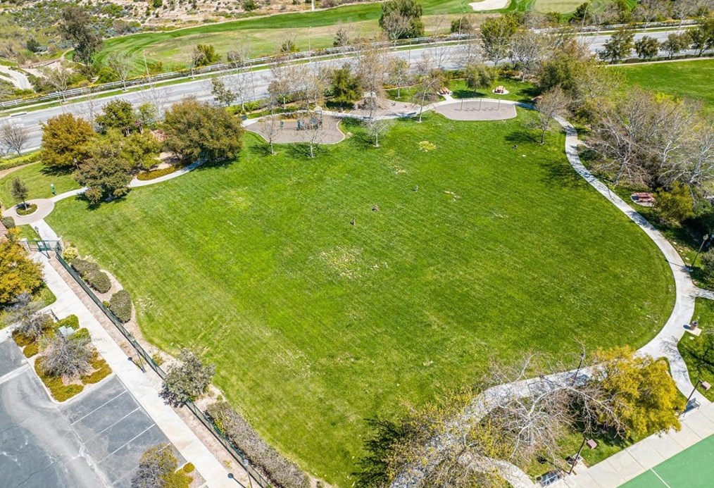 26822 Peppertree Dr, Santa Clarita CA  91381-0611 exterior
