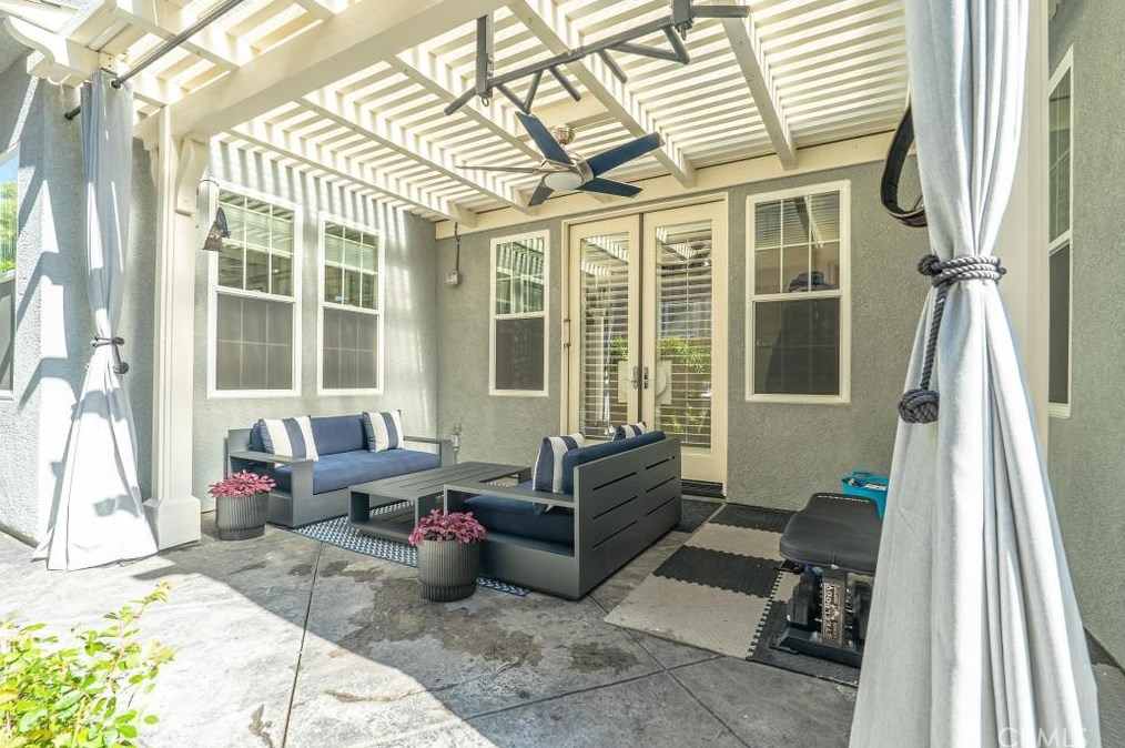 26822 Peppertree Dr, Santa Clarita CA  91381-0611 exterior