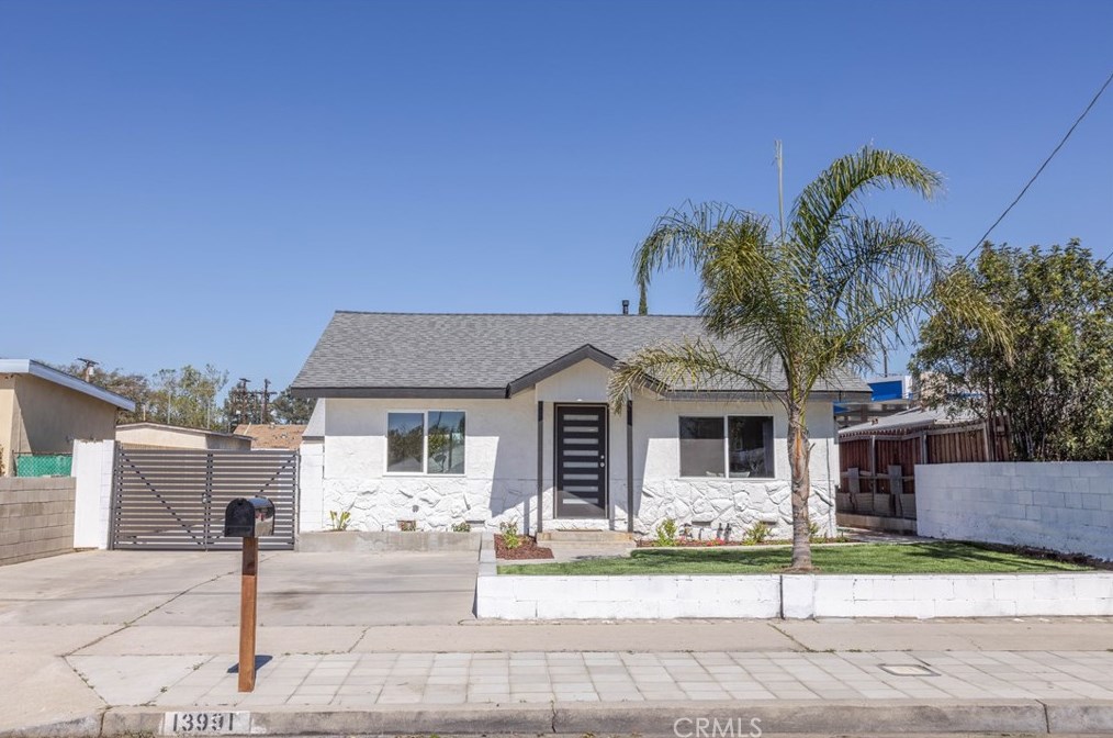 13991 Daventry St, Los Angeles CA  91331-3515 exterior