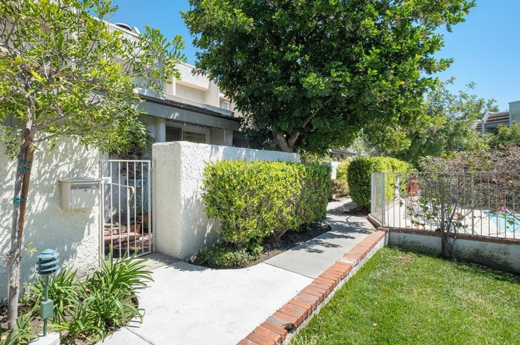 11780 Moorpark St #f, North Hollywood, CA 91604