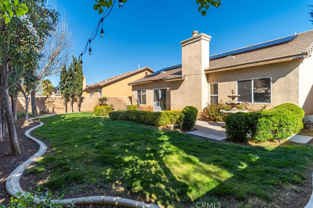 1752 Windermere Dr, Lancaster CA  93534-5316 exterior