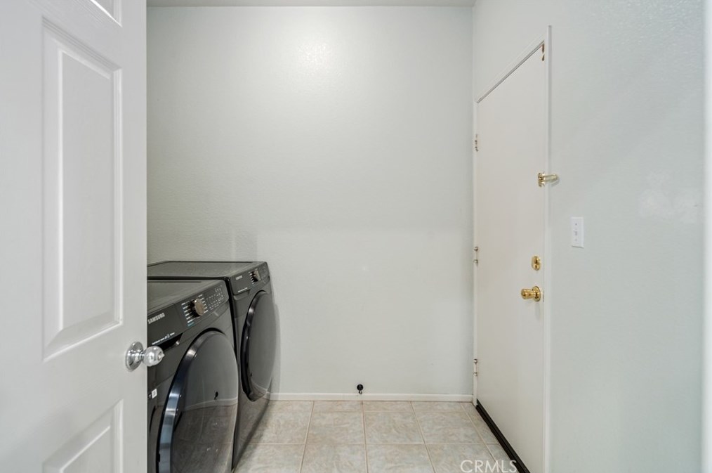 1752 Windermere Dr, Lancaster CA  93534-5316 exterior