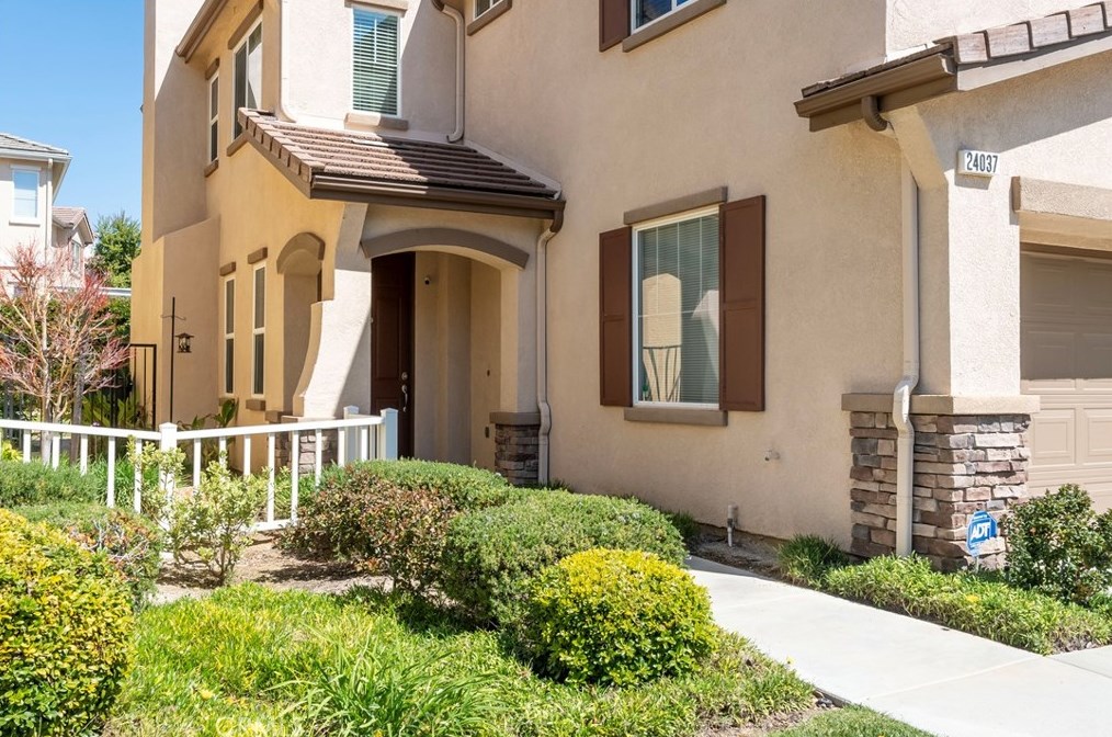 24037 Joshua Dr, Santa Clarita, CA 91354