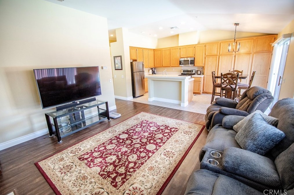 704 Rosalinda Dr, Oxnard, CA 93030-7684
