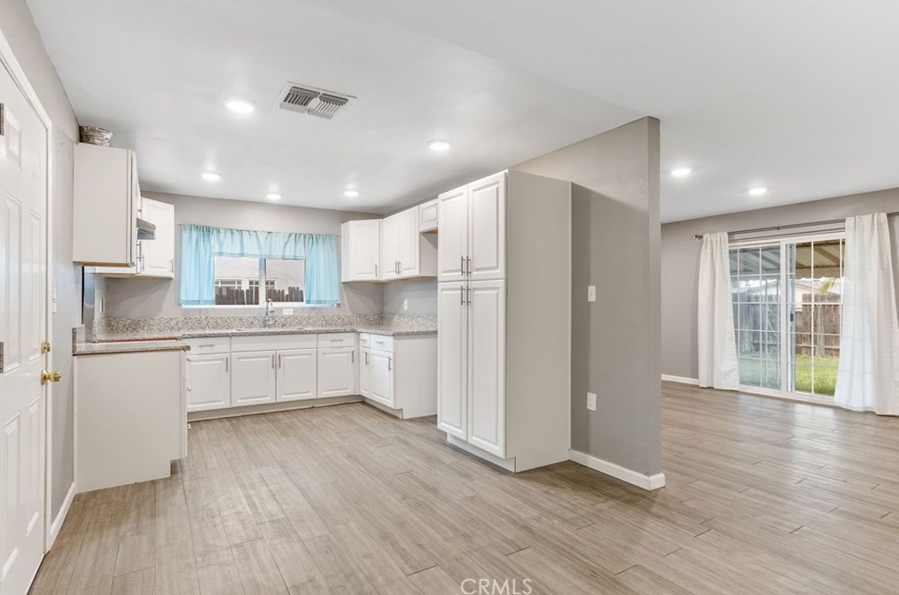 2804 Occidental St, Bakersfield CA  93305-2327 exterior