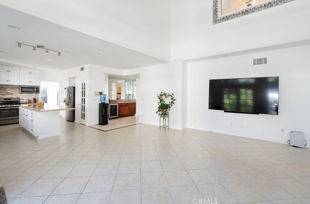 18015 Dali Dr, San Fernando CA  91344-1946 exterior