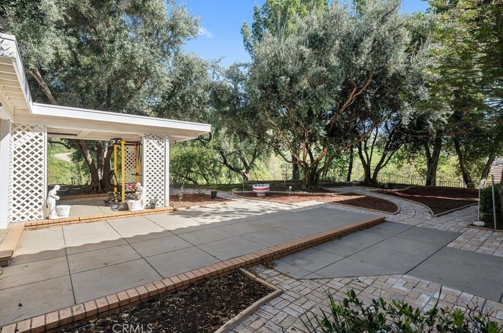18015 Dali Dr, San Fernando CA  91344-1946 exterior