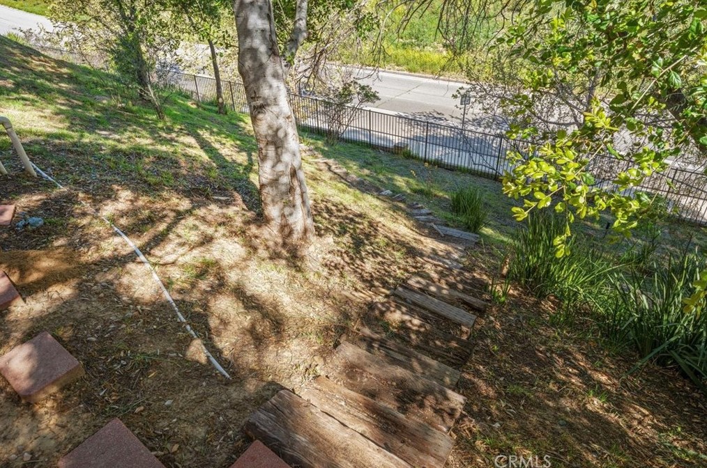 18015 Dali Dr, San Fernando CA  91344-1946 exterior