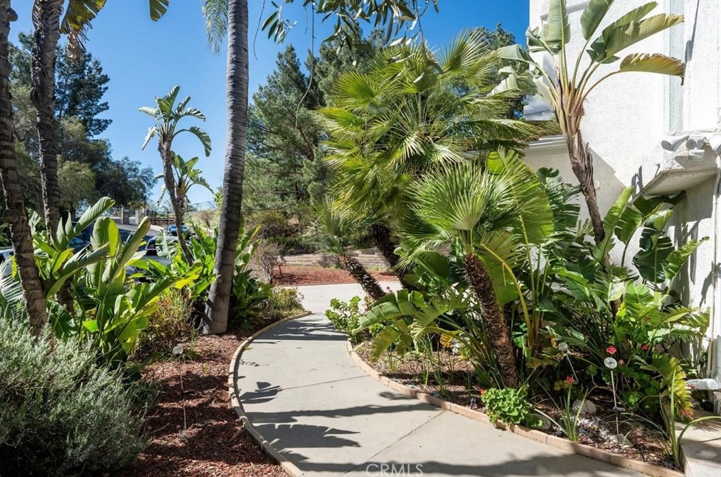 18015 Dali Dr, San Fernando CA  91344-1946 exterior