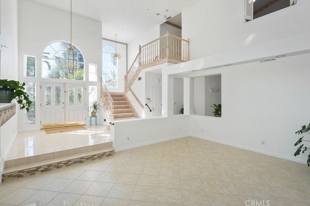 18015 Dali Dr, San Fernando CA  91344-1946 exterior