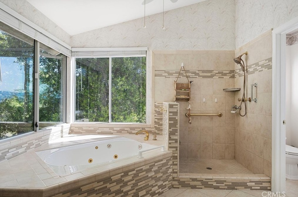18015 Dali Dr, San Fernando CA  91344-1946 exterior