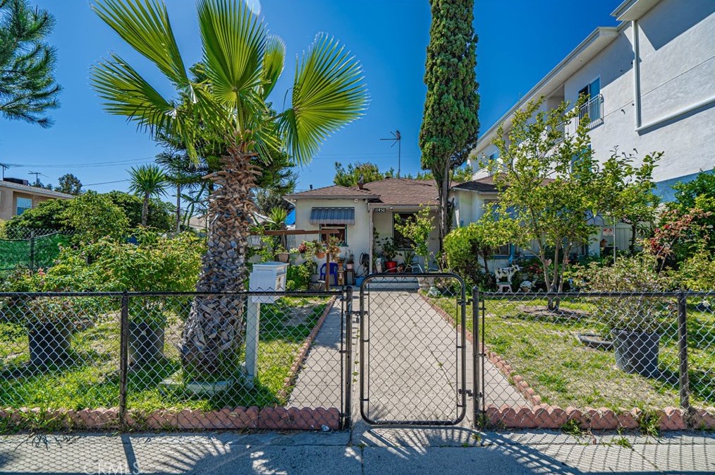 11450 Oxnard St, North Hollywood, CA 91606