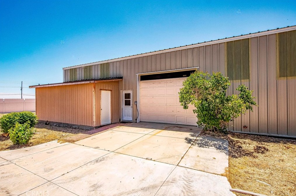 40556 11 St, Palmdale CA  93551-2019 exterior