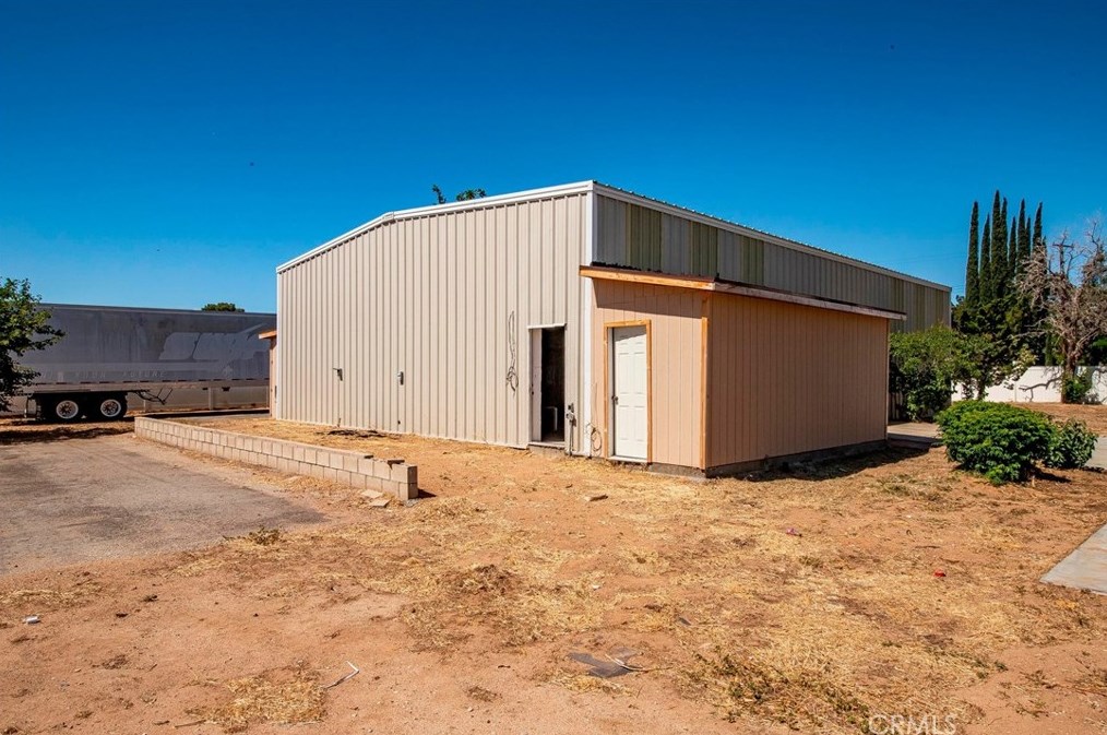 40556 11 St, Palmdale CA  93551-2019 exterior