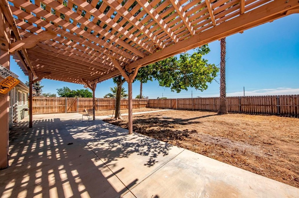 40556 11 St, Palmdale CA  93551-2019 exterior