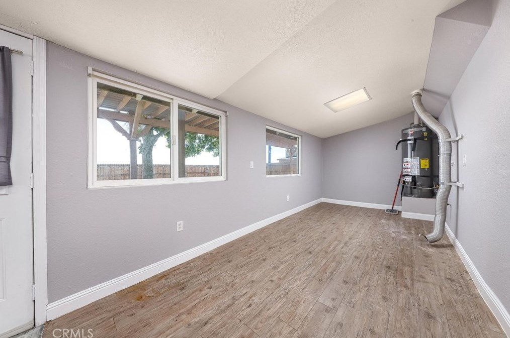 40556 11 St, Palmdale CA  93551-2019 exterior