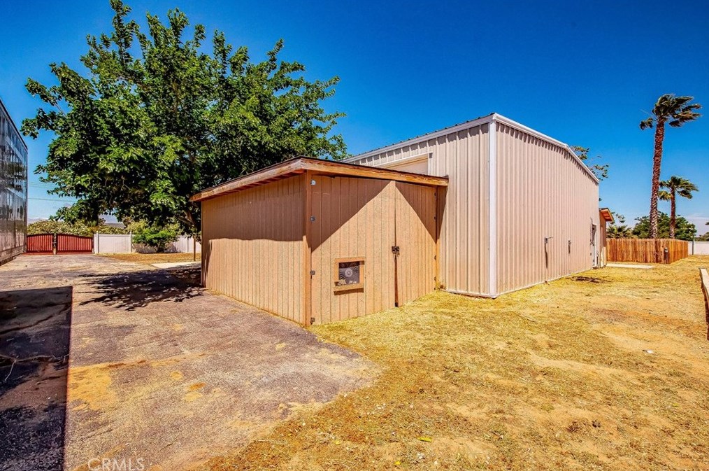 40556 11 St, Palmdale CA  93551-2019 exterior