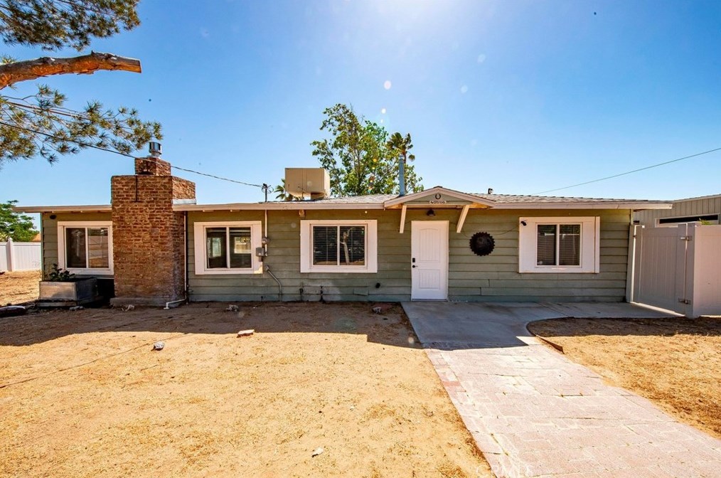 40556 11 St, Palmdale CA  93551-2019 exterior