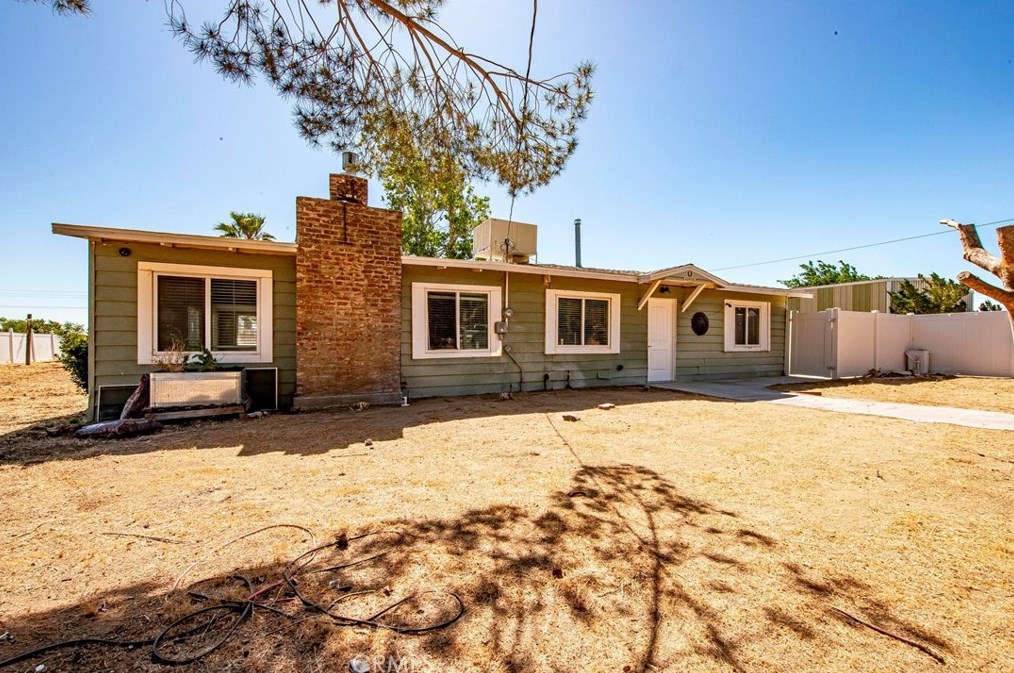 40556 11th St, Palmdale CA  93551-2019 exterior