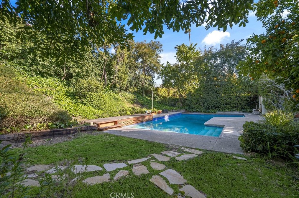 4222 Kingfisher Rd, Calabasas, CA 91302