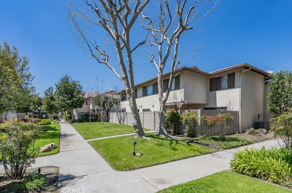 10341 Canoga Ave, Chatsworth CA  91311-2209 exterior