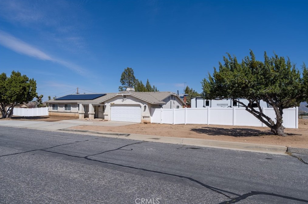 6861 11th Ave, Hesperia, CA 92345-8600